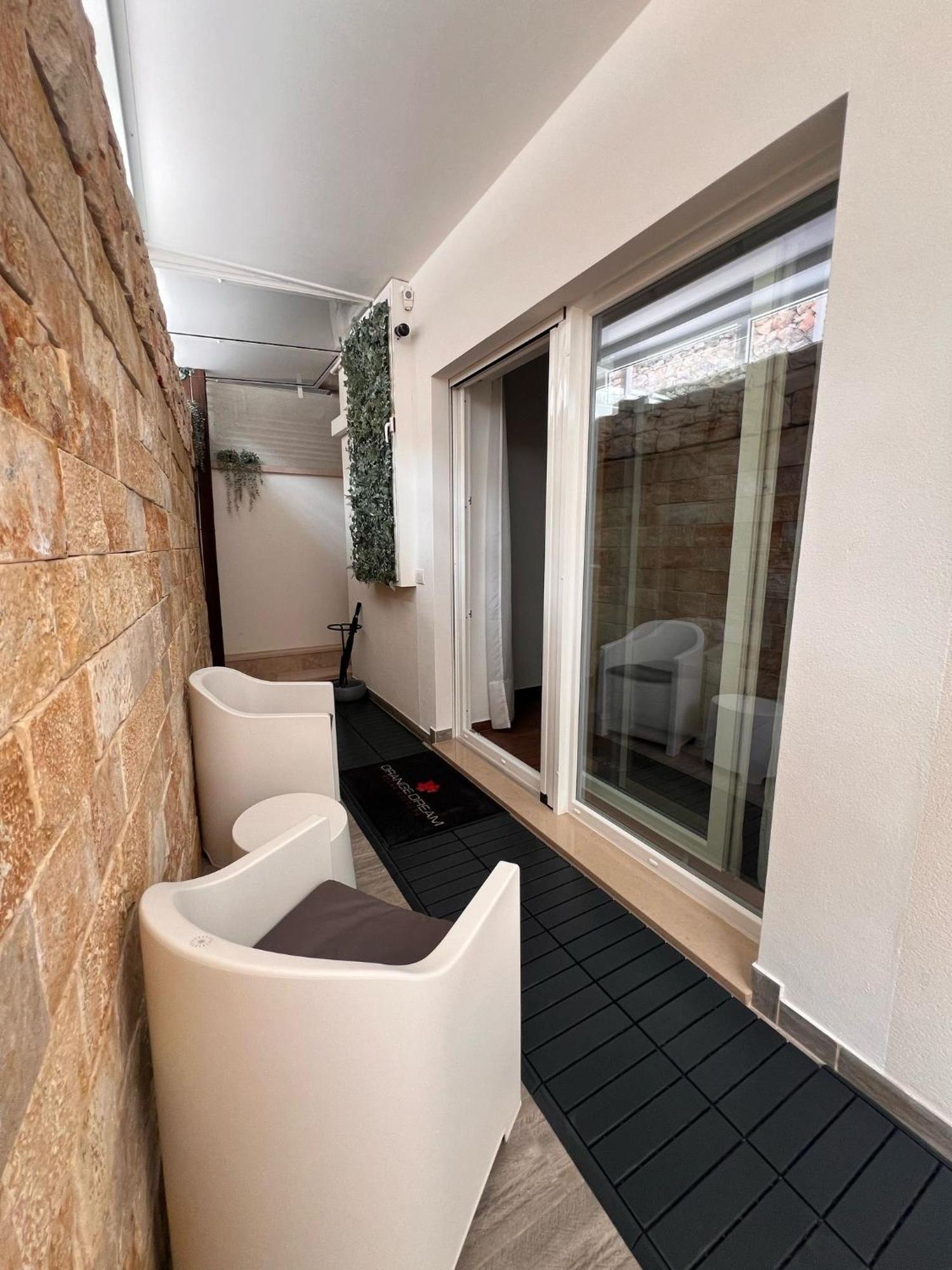 Orange Dream Hotel Polignano a Mare Bilik gambar